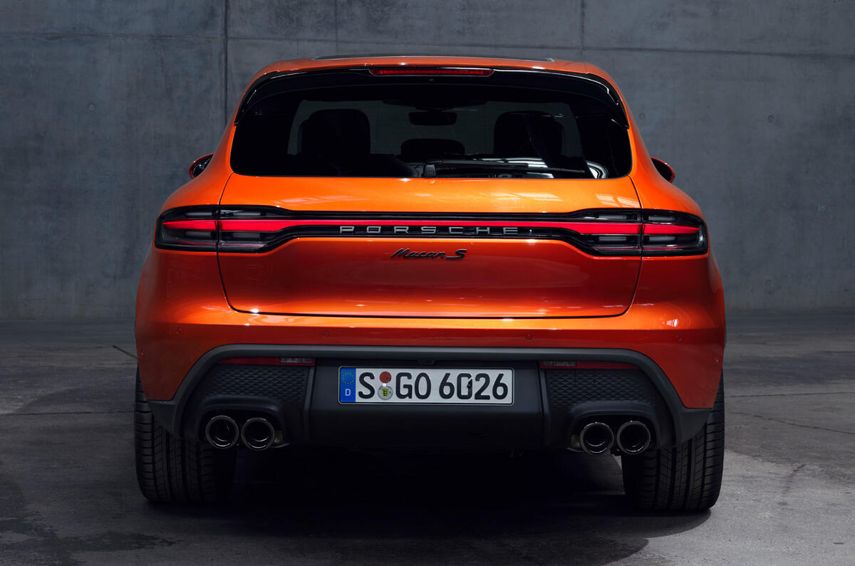 95 Porsche Macan 2021 official images studio back
