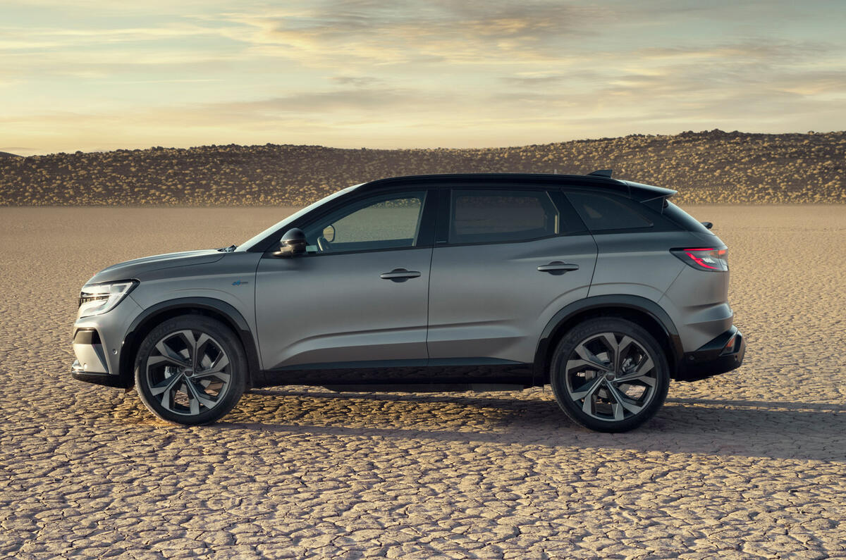 95 Renault Austral 2022 official reveal static side 95 Renault Austral 2022 official reveal static side