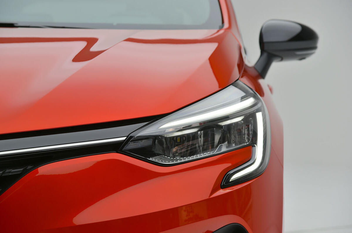 Renault Clio 2019 Autocar studio static - headlights