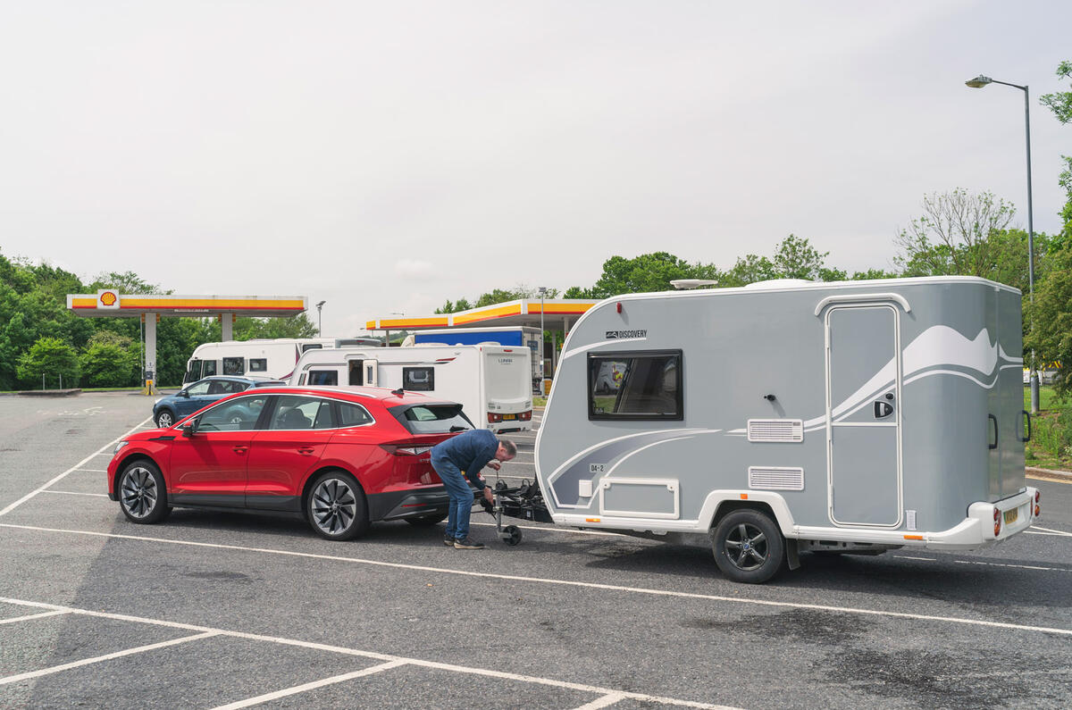 95 skoda enyaq iv 80 towing caravan unhitch side view 95 skoda enyaq iv 80 towing caravan unhitch side view