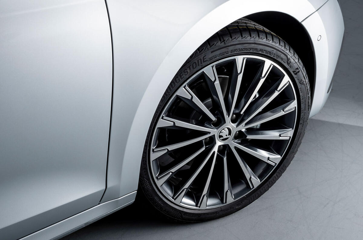 2020 Skoda Octavia estate official studio - alloy wheels