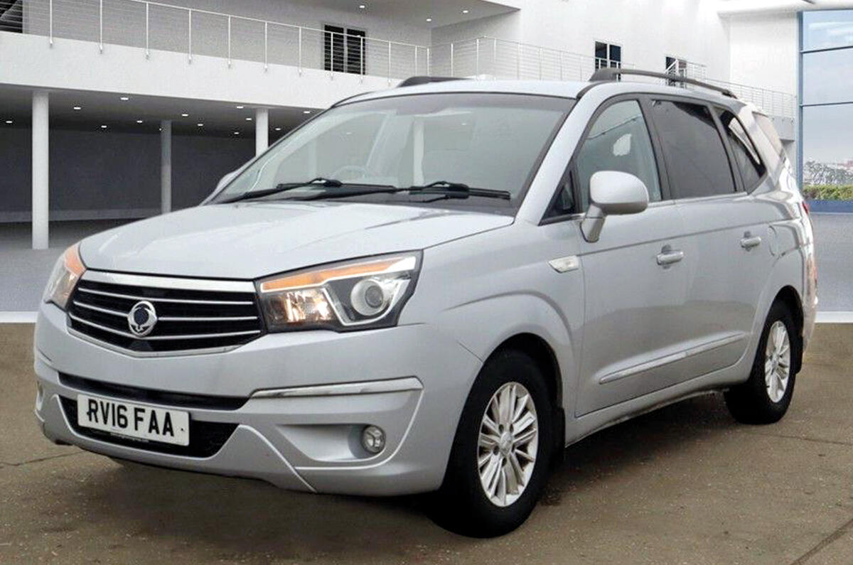 95 ssangyong turismo front quarter 95 ssangyong turismo front quarter