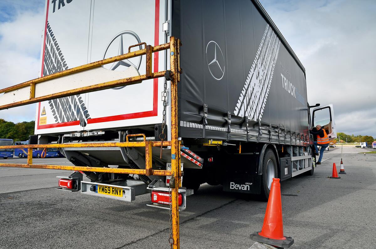 95 truck driving 95 truck driving