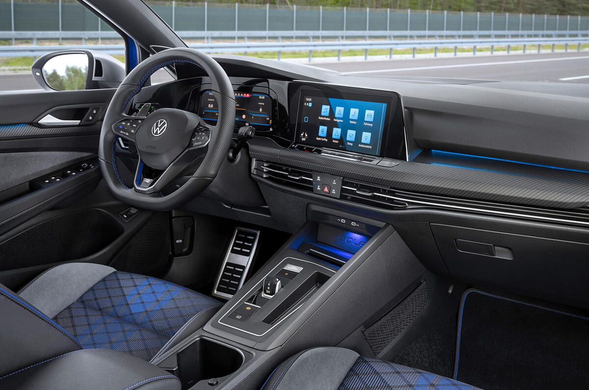 95 Volkswagen Golf R Estate 2021 official reveal dashboard 95 Volkswagen Golf R Estate 2021 official reveal dashboard