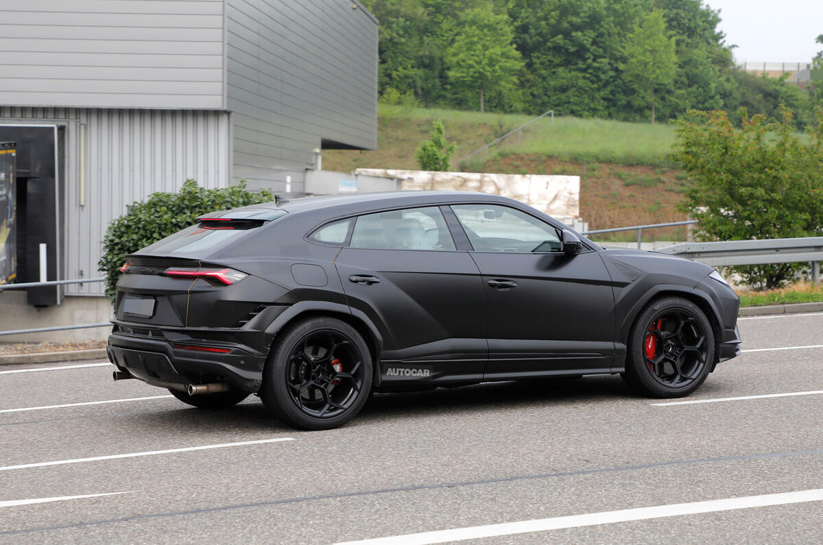 95 Lamborgini Urus side profile 95 Lamborgini Urus side profile