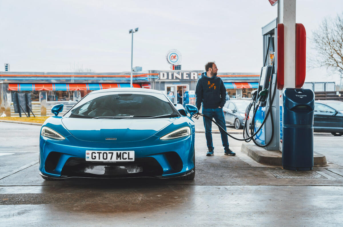 96 24hrs in McLaren GT 2022 fuel stop
