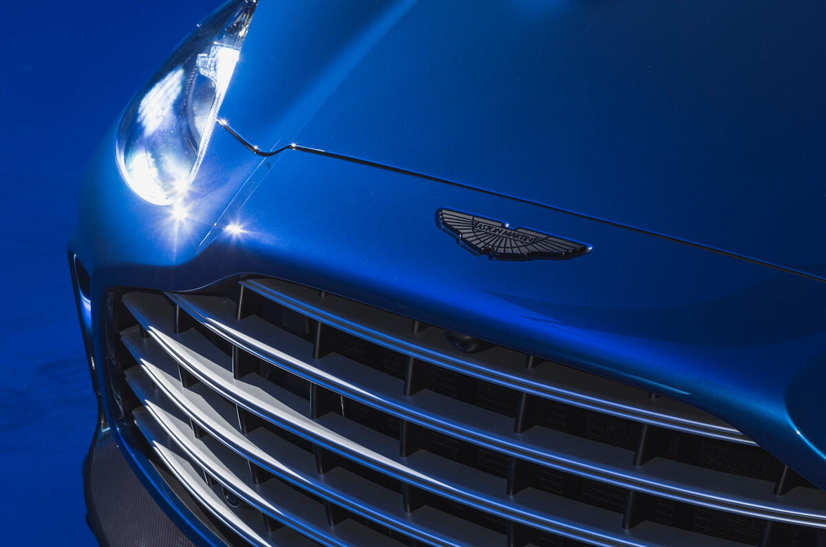 96 Aston Martin DBX 707 Autocar images nose badge