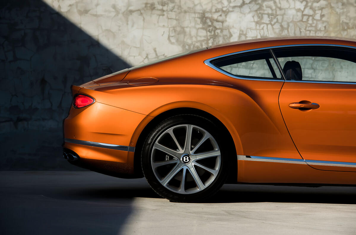 Bentley Continental GT V8 2019 official press - rear quarter