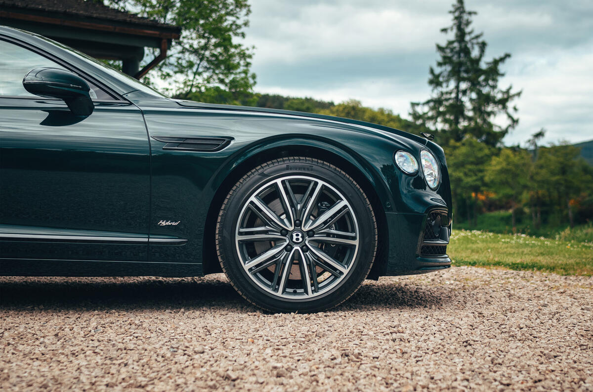 96 Bentley Flying Spur PHEV 2021 official images alloy wheels 96 Bentley Flying Spur PHEV 2021 official images alloy wheels