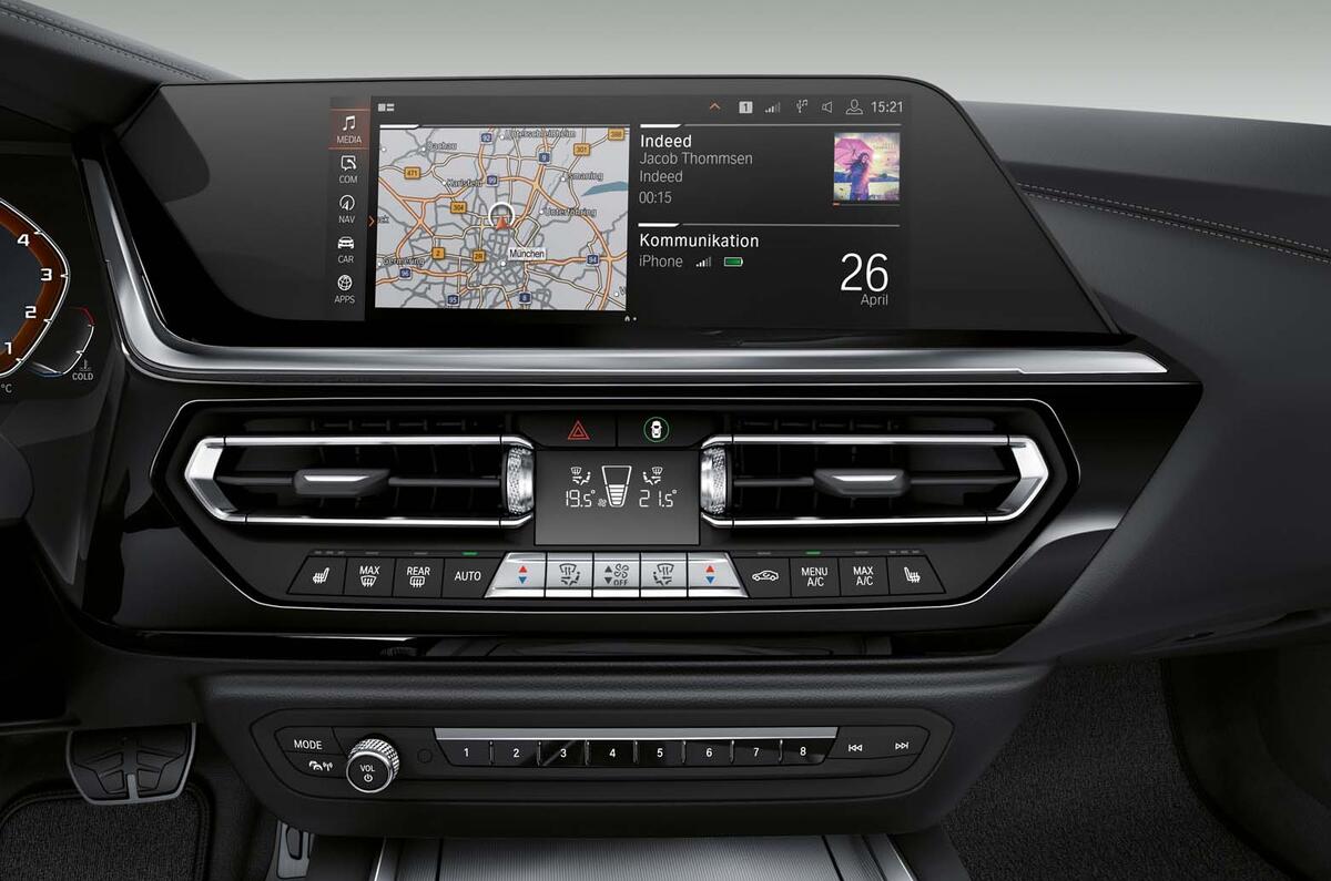 2019 BMW Z4 official reveal Pebble Beach - infotainment