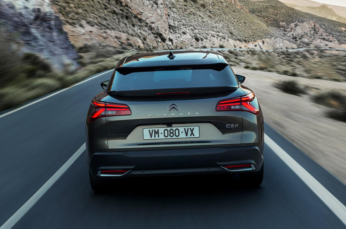 96 Citroen C5X official reveal images tracking rear end 96 Citroen C5X official reveal images tracking rear end