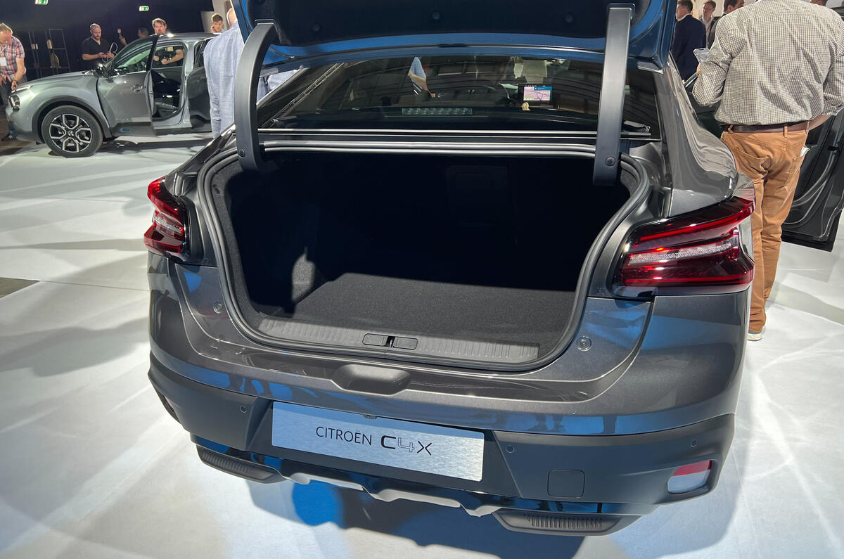 96 citroen e c4x boot