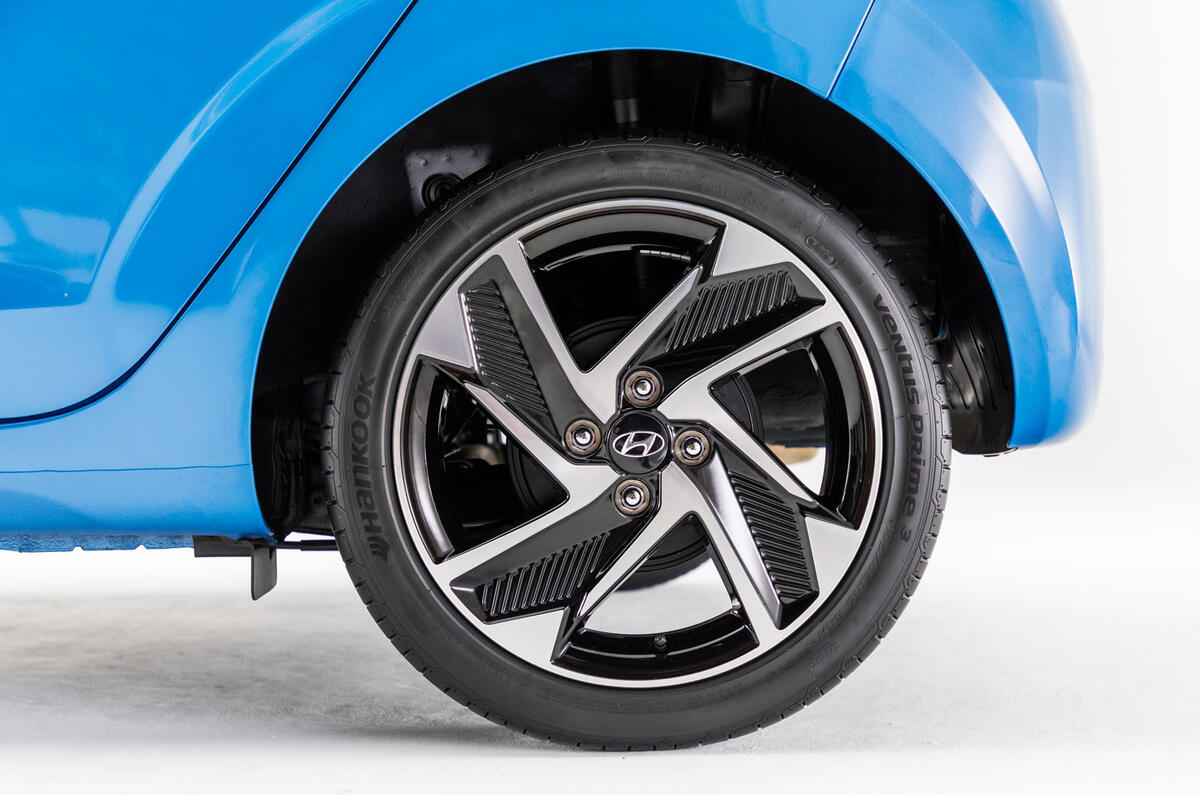 Hyundai i10 2019 reveal - studio alloy wheels