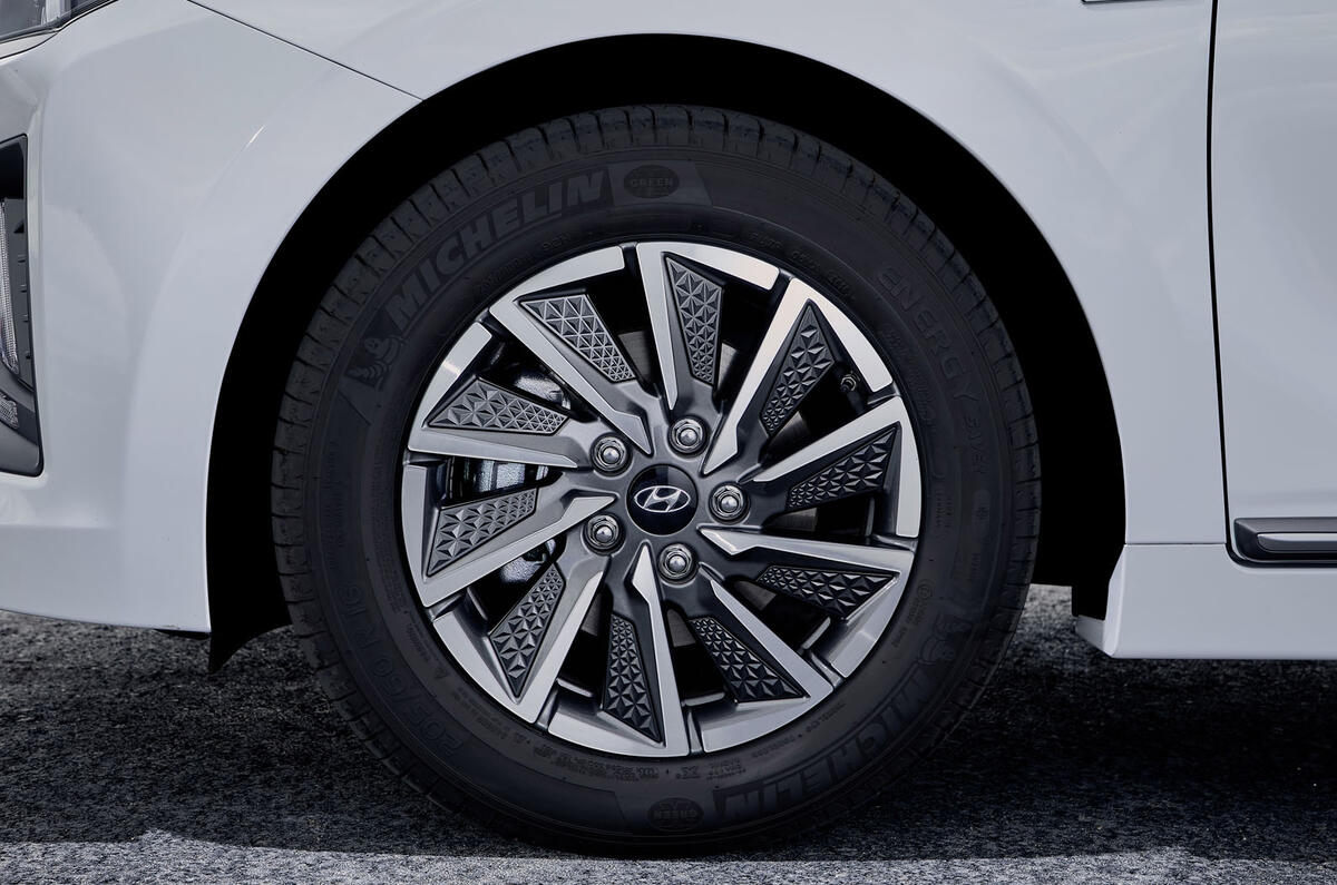 Hyundai Ioniq 2019 facelift official press - alloy wheels