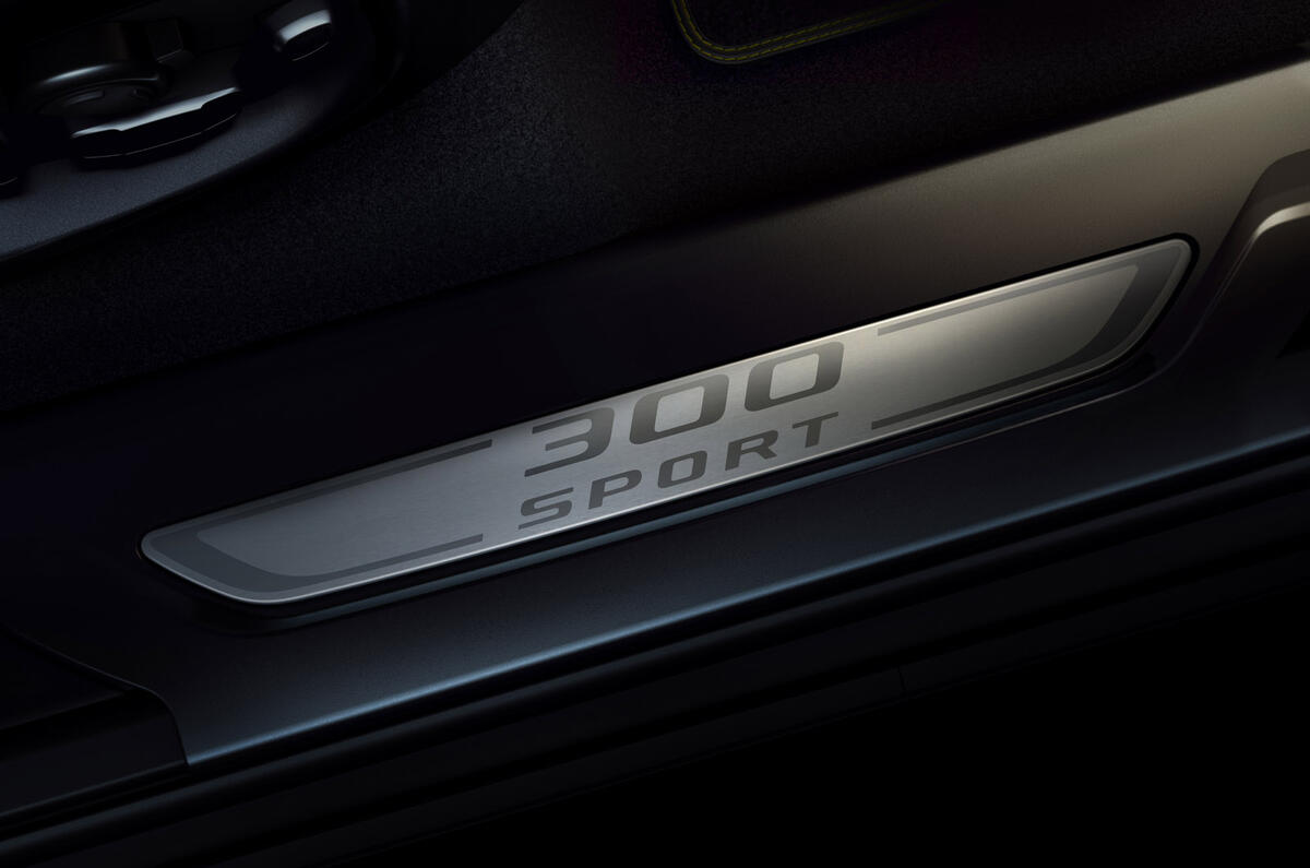 Jaguar F-Pace 300 Sport 2019 press - scuff plates