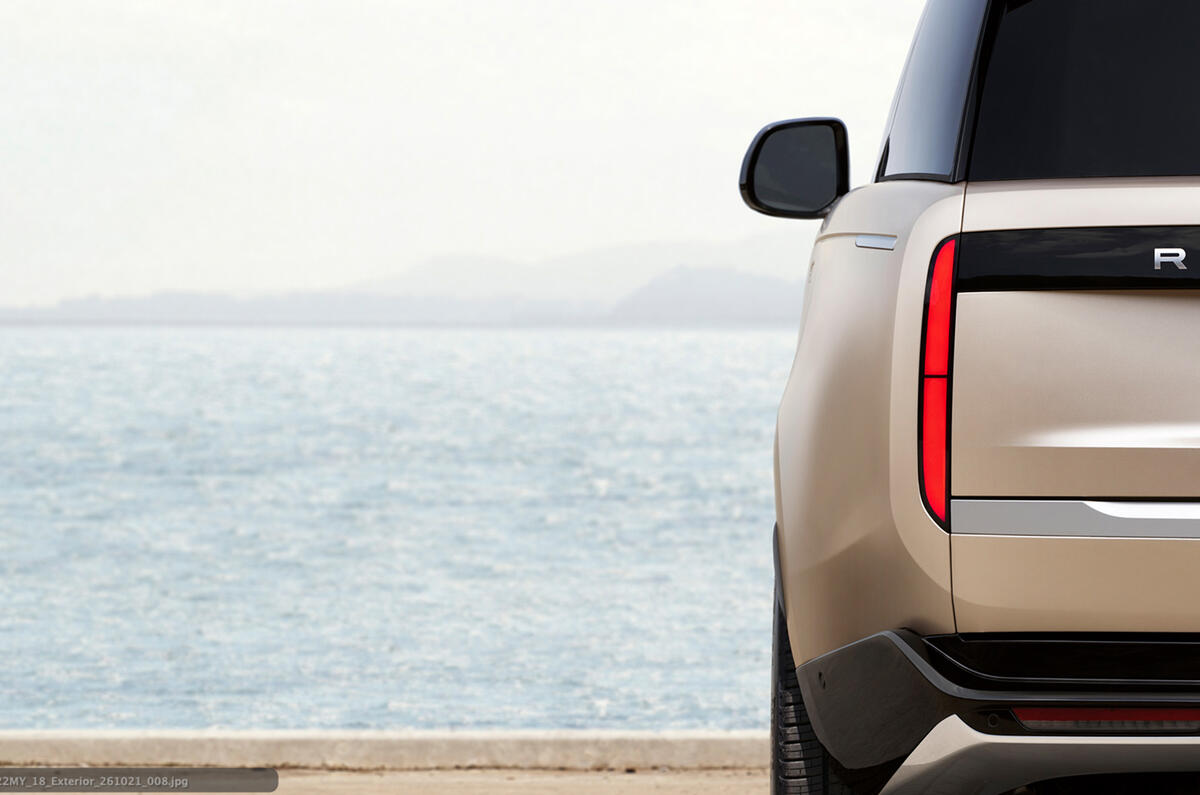96 Land Rover Range Rover 2021 official reveal images rear lights 96 Land Rover Range Rover 2021 official reveal images rear lights