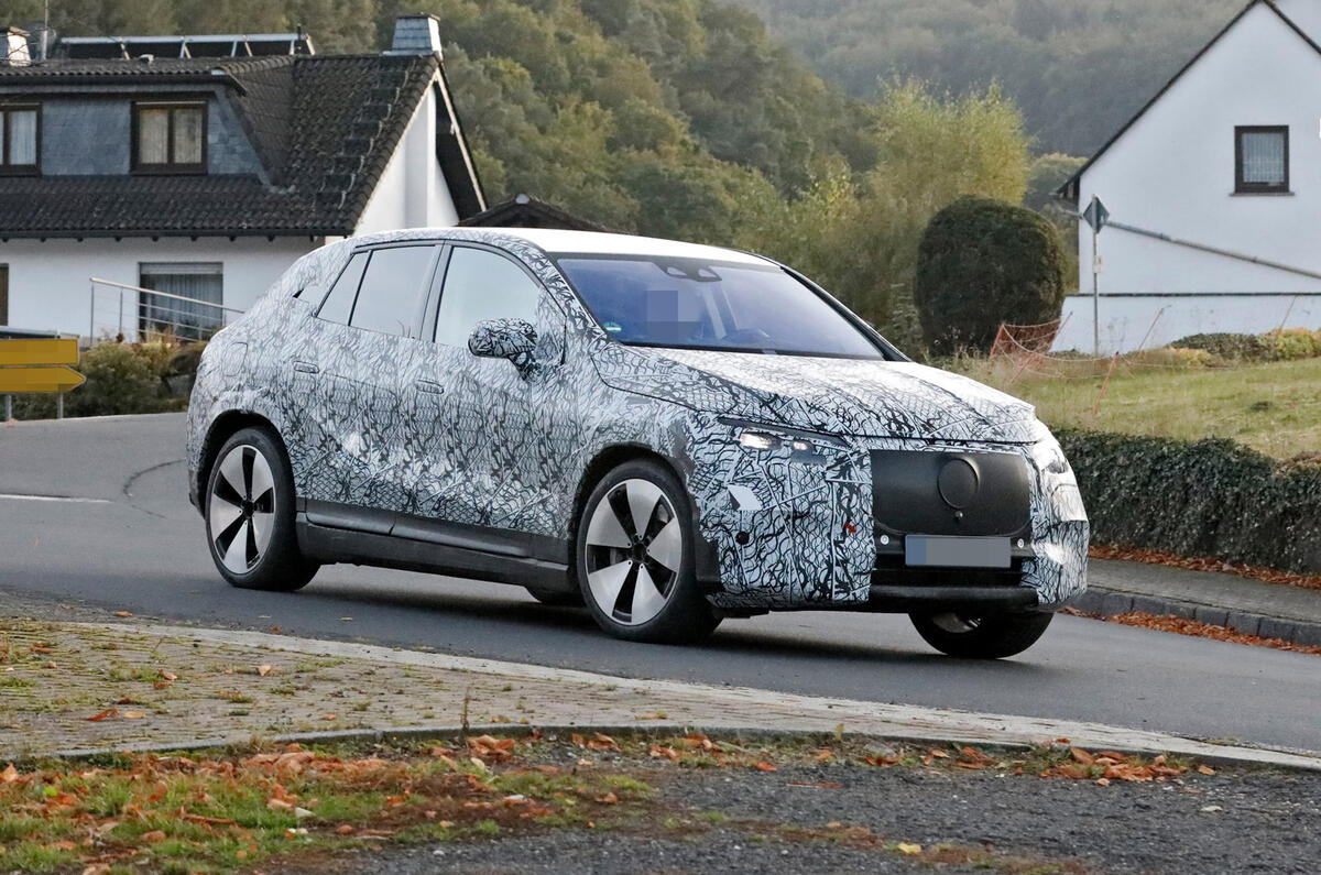96 Mercedes EQE SUV spies Oct 2021 on road front 96 Mercedes EQE SUV spies Oct 2021 on road front