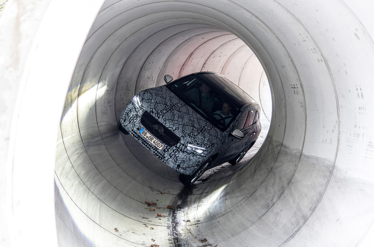 Mercedes-Benz GLA prototype ride 2019 - tunnel