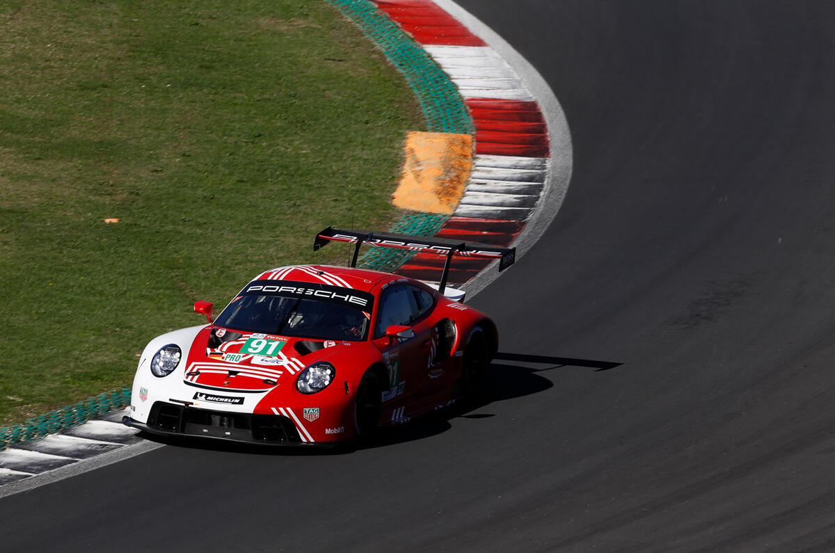 Porsche 911 RSR-19 drive - cornering front Porsche 911 RSR-19 drive - cornering front