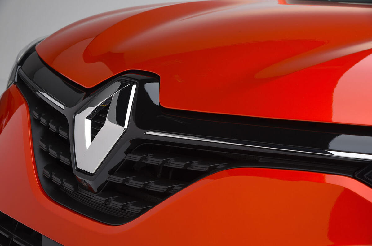 Renault Clio 2019 Autocar studio static - bonnet