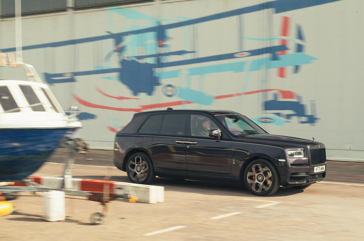 96 rolls royce cullinan black badge side 96 rolls royce cullinan black badge side