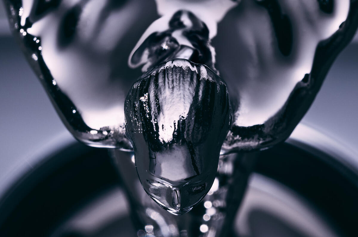 96 Rolls Royce Spirit of Ecstasy 2022 detail