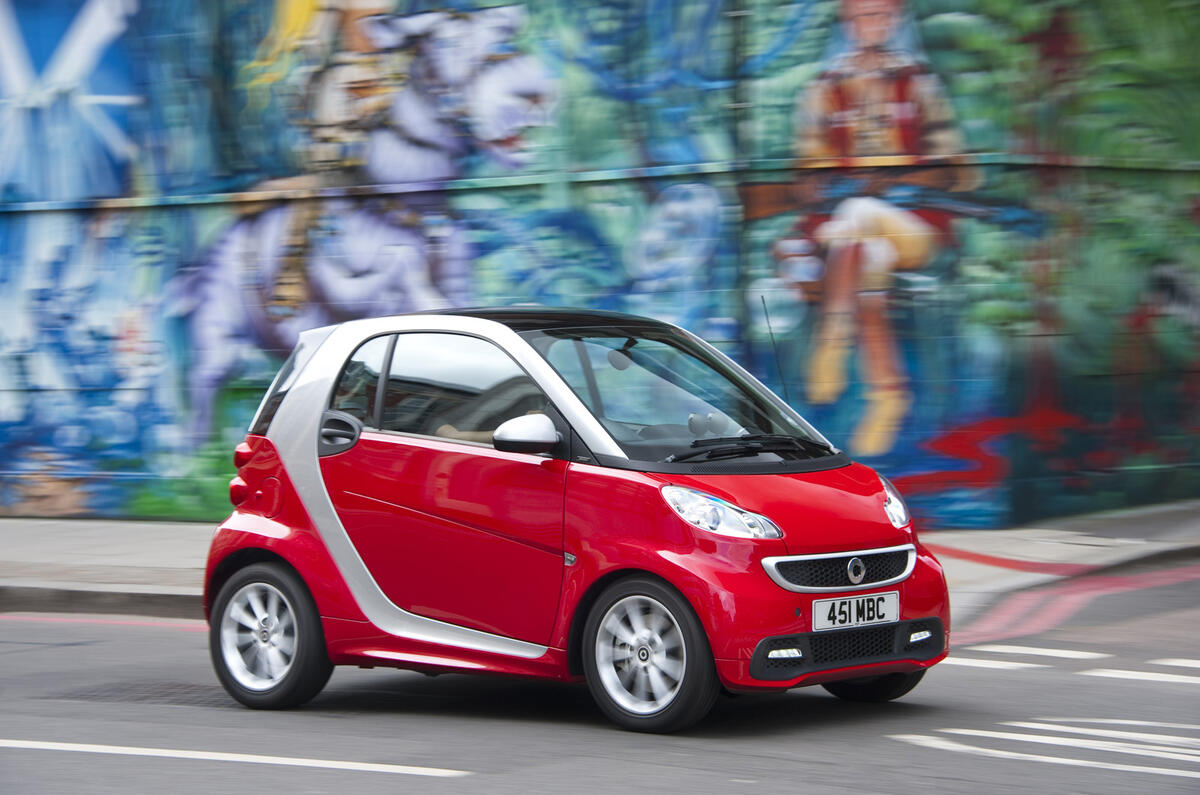 96 UBG Smart ForTwo 2007 on road 96 UBG Smart ForTwo 2007 on road