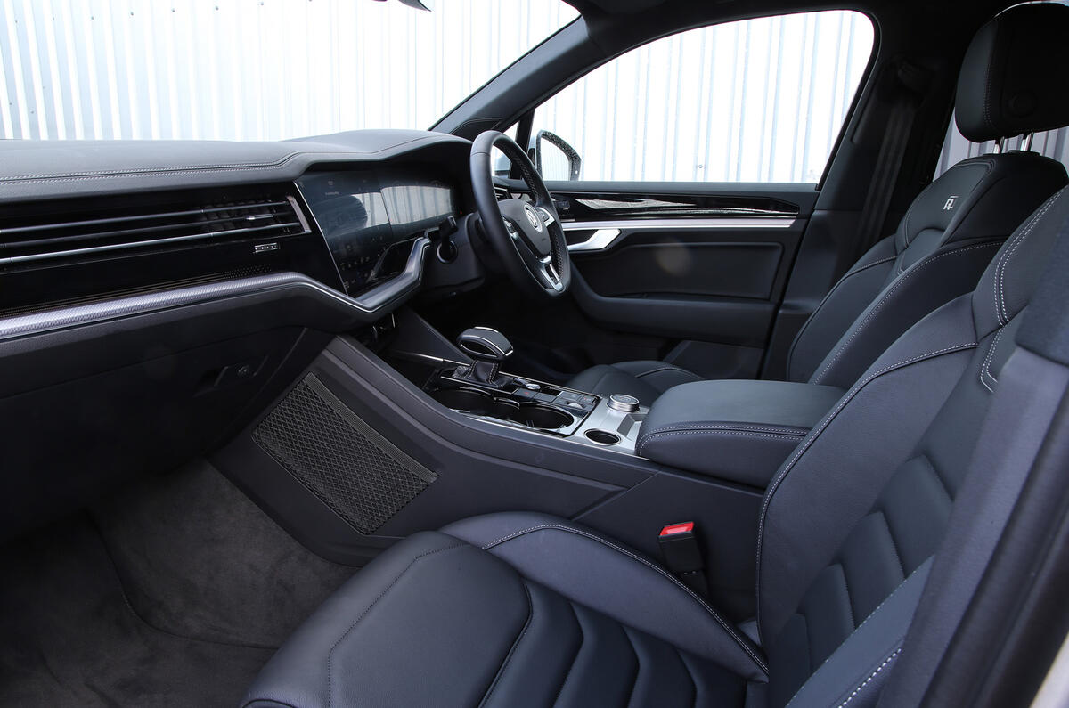 96 Volkswagen Touareg NNBG 2021 cabin 96 Volkswagen Touareg NNBG 2021 cabin