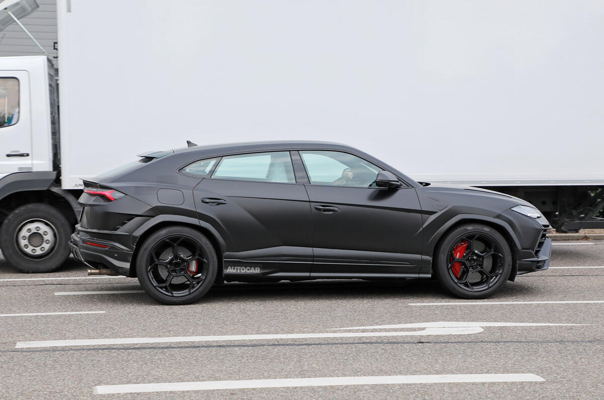 96 Lamborgini Urus side profile  96 Lamborgini Urus side profile