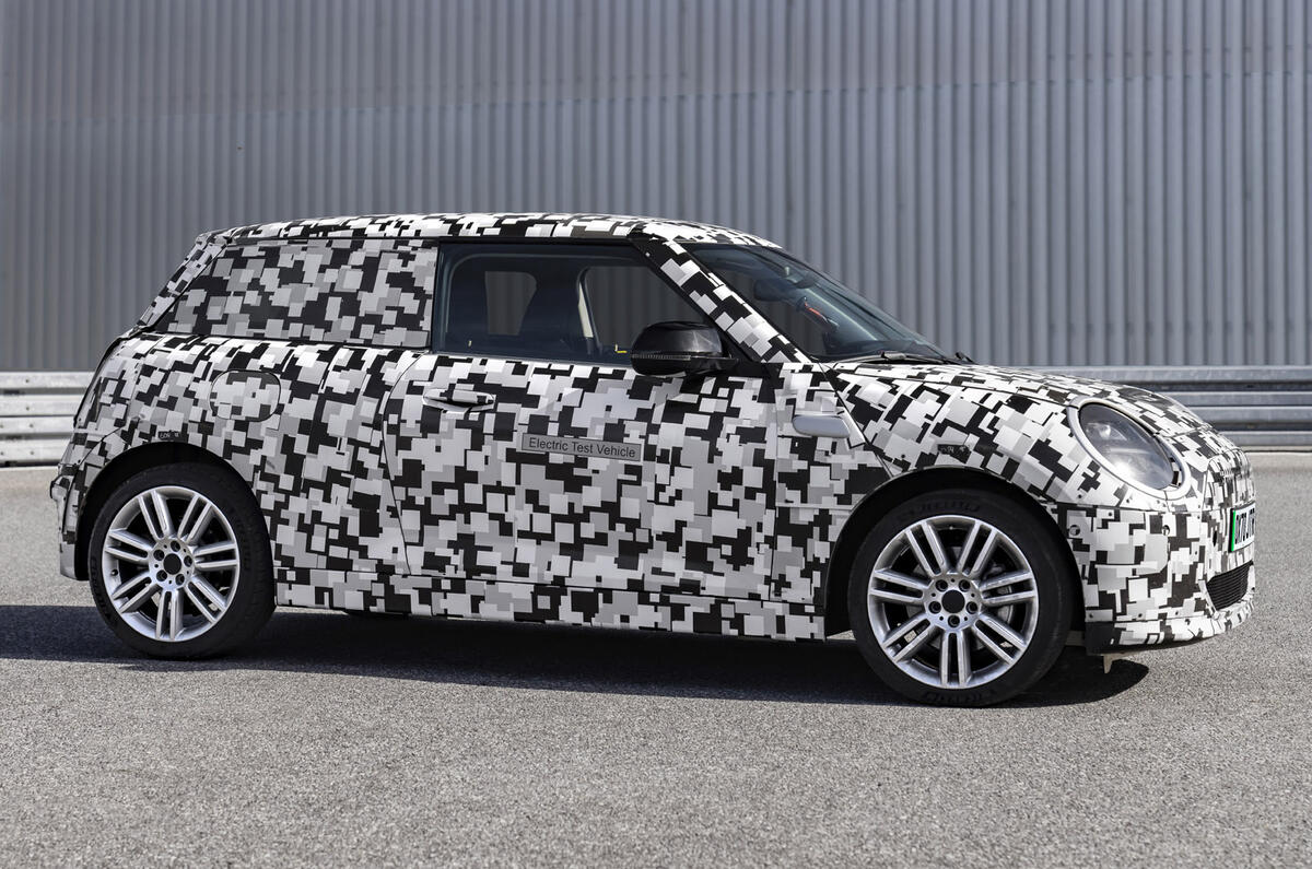 97 2023 Mini hatchback spies front 97 2023 Mini hatchback spies front