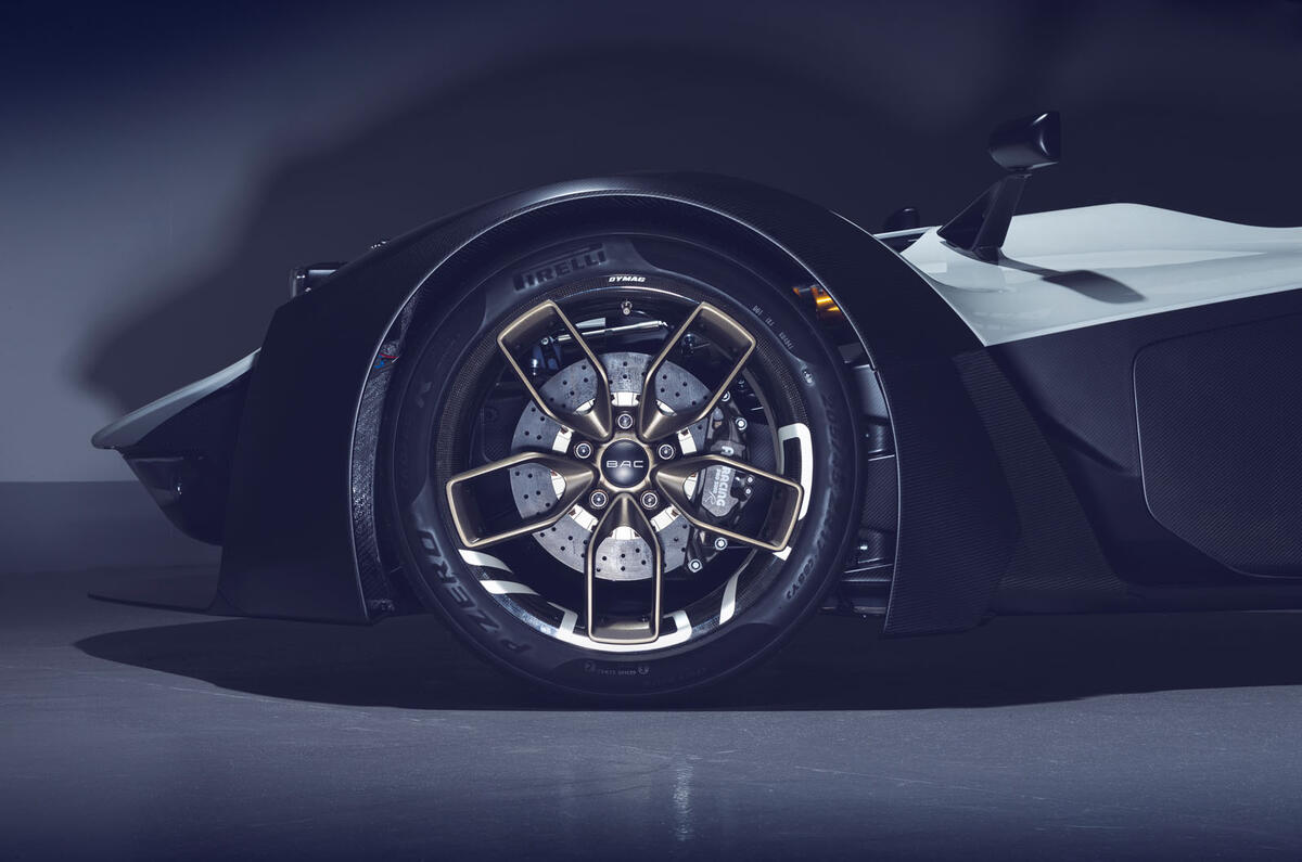 BAC Mono R carbonfibre feature - front wheel