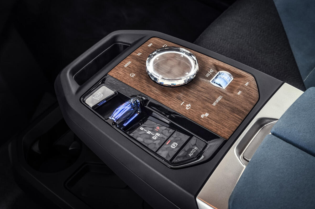 97 BMW i Drive 8th generation official images centre console