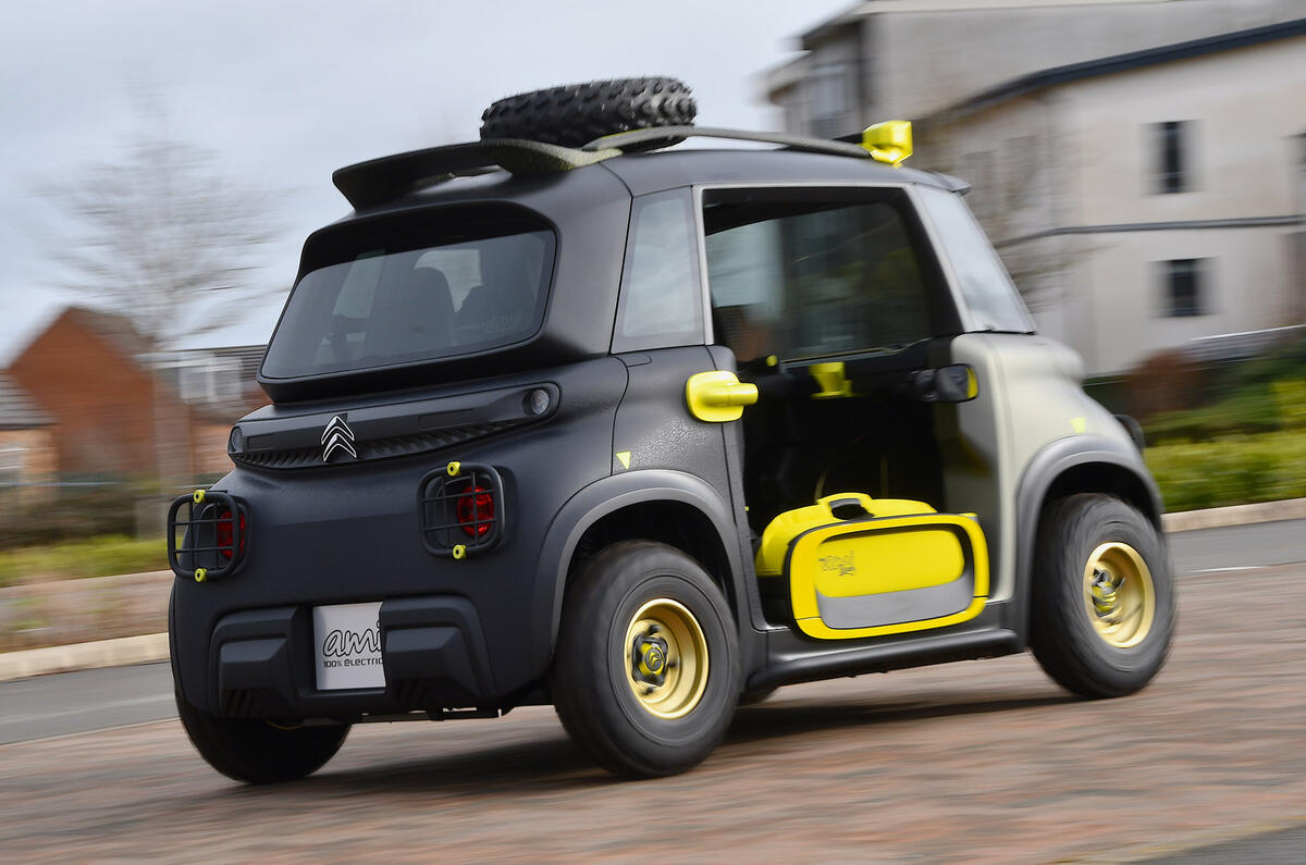 97 Citroen Ami Beach 2022 drive Autocar tracking rear 97 Citroen Ami Beach 2022 drive Autocar tracking rear