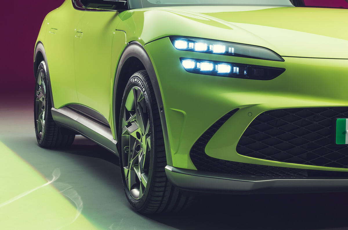 97 Genesis GV60 Autocar studio static headlights