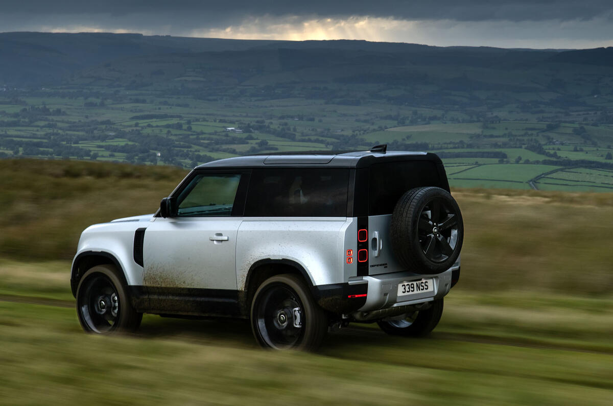 Land Rover Defender 90 MY2021 - tracking side Land Rover Defender 90 MY2021 - tracking side