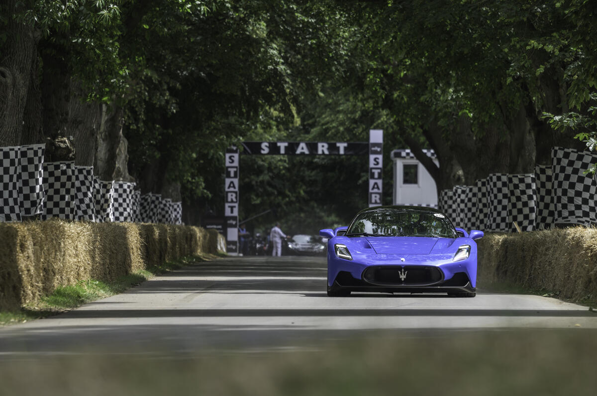 97 Maserati MC20 Goodwood 2021 nose