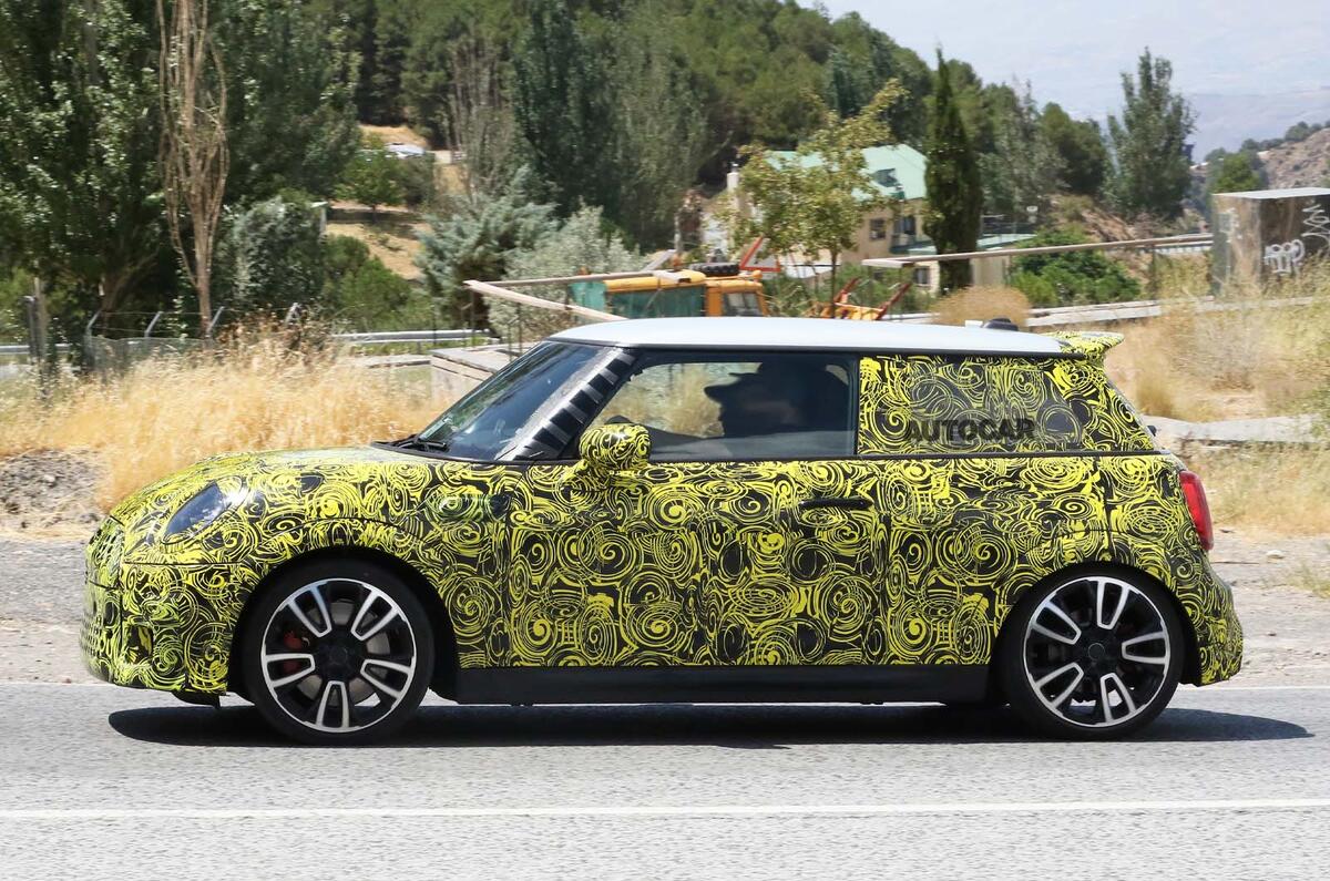 Mini Cooper JCW camo 2022 side tracking Mini Cooper JCW camo 2022 side tracking