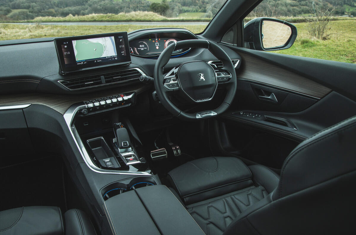 97 nearly new buying guide Peugeot 5008 interior 97 nearly new buying guide Peugeot 5008 interior