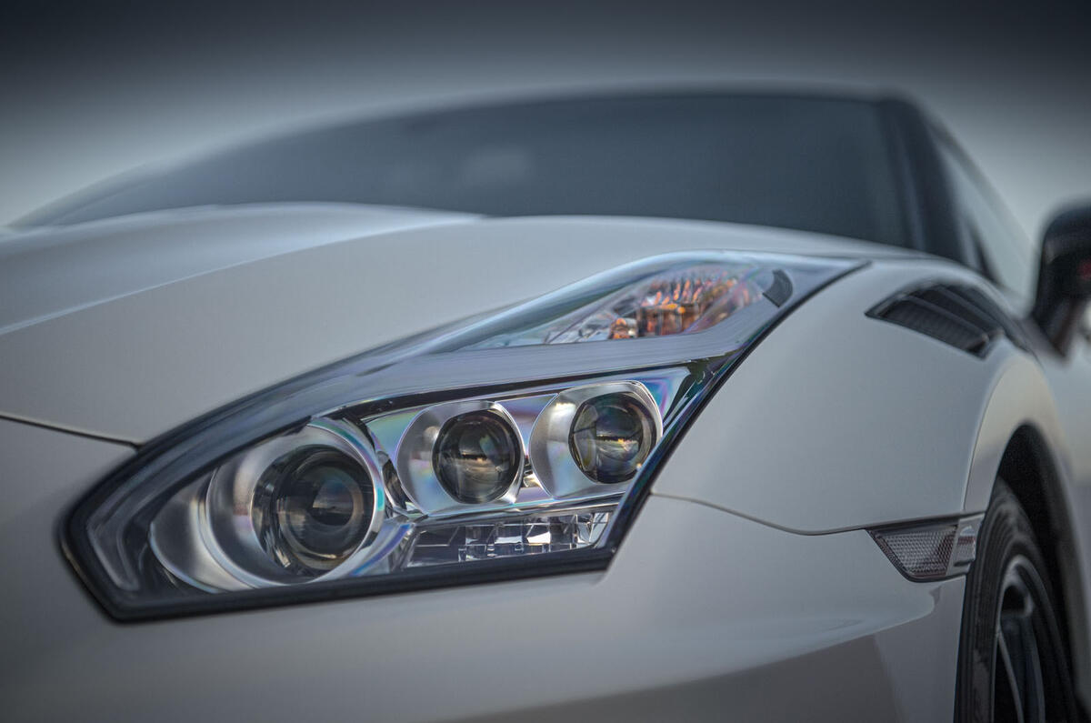 Nissan GT-R Nismo 2020 official reveal - headlights