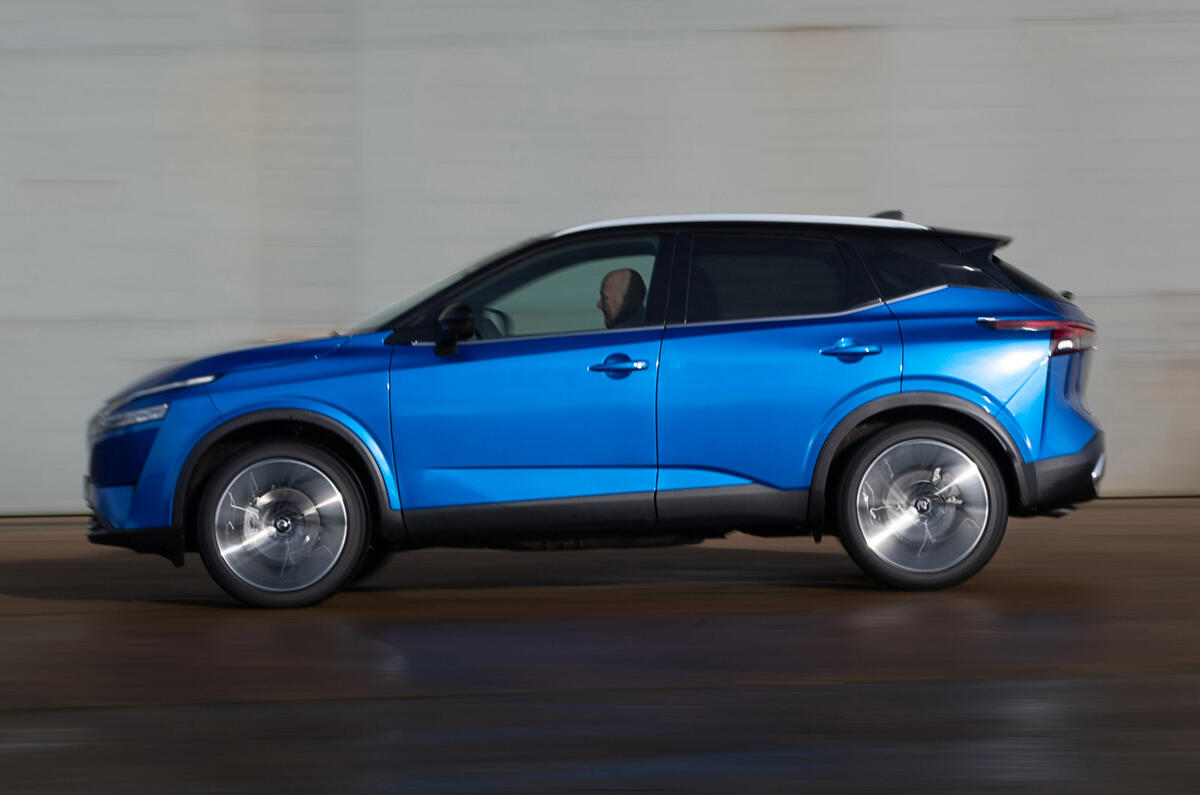 97 Nissan Qashqai 2021 official reveal hero side 97 Nissan Qashqai 2021 official reveal hero side