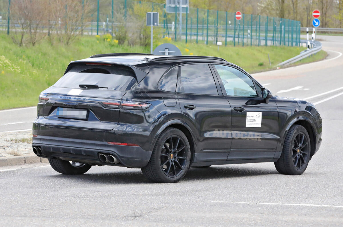 97 Porsche Cayenne 2022 spies rear side 97 Porsche Cayenne 2022 spies rear side