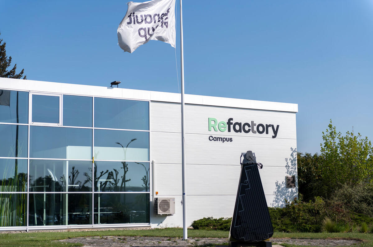 97 Renault Refactory exterior 97 Renault Refactory exterior