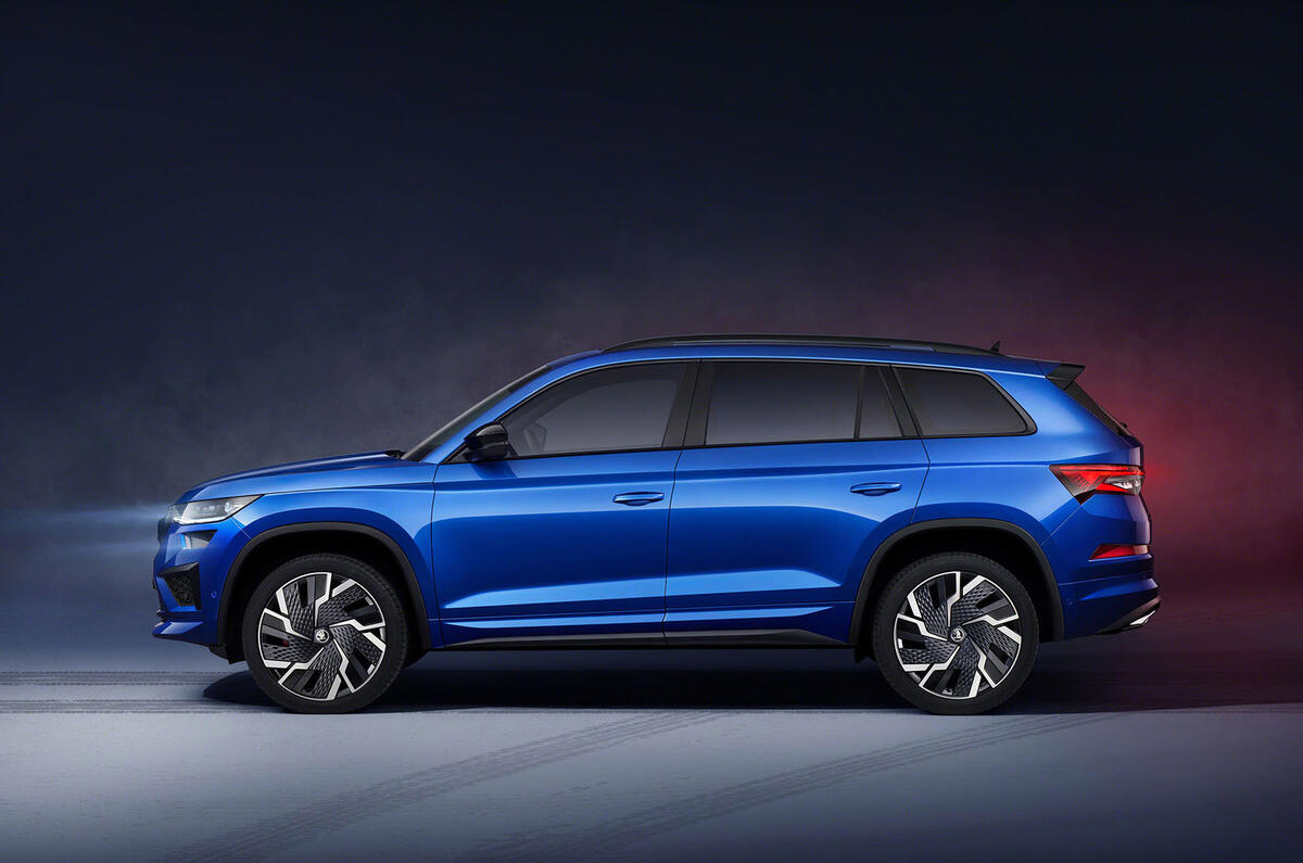 97 Skoda Kodiaq VRS 2021 official images hero side