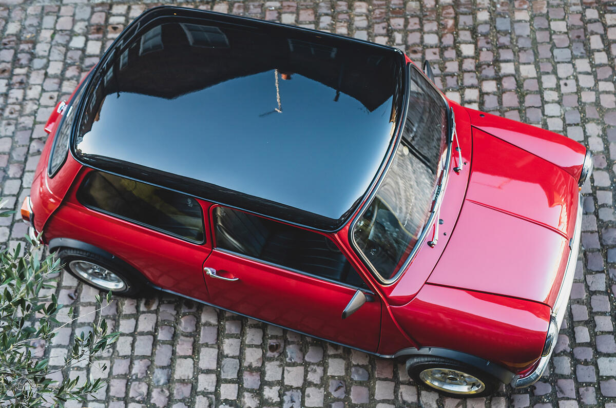 Swind E Classic Mini official press photos - roof