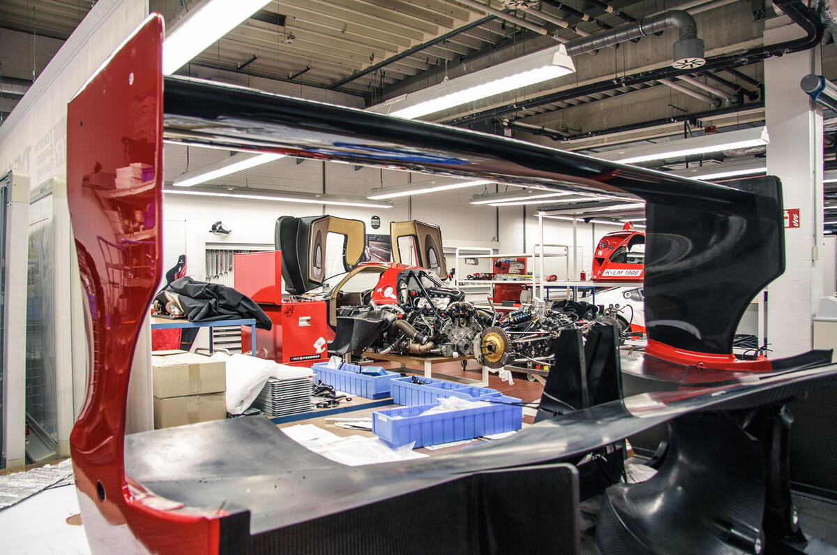 Waking the Toyota GT-One - rear wing