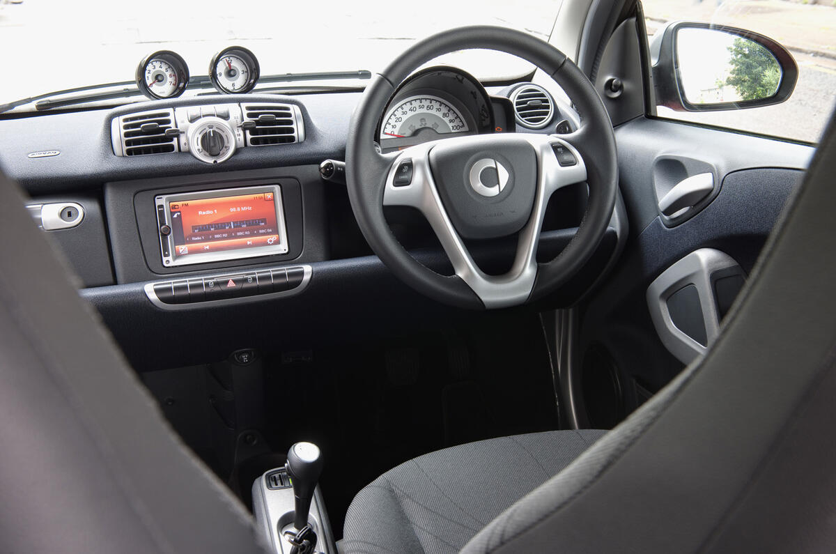 97 UBG Smart ForTwo 2007 interior 97 UBG Smart ForTwo 2007 interior