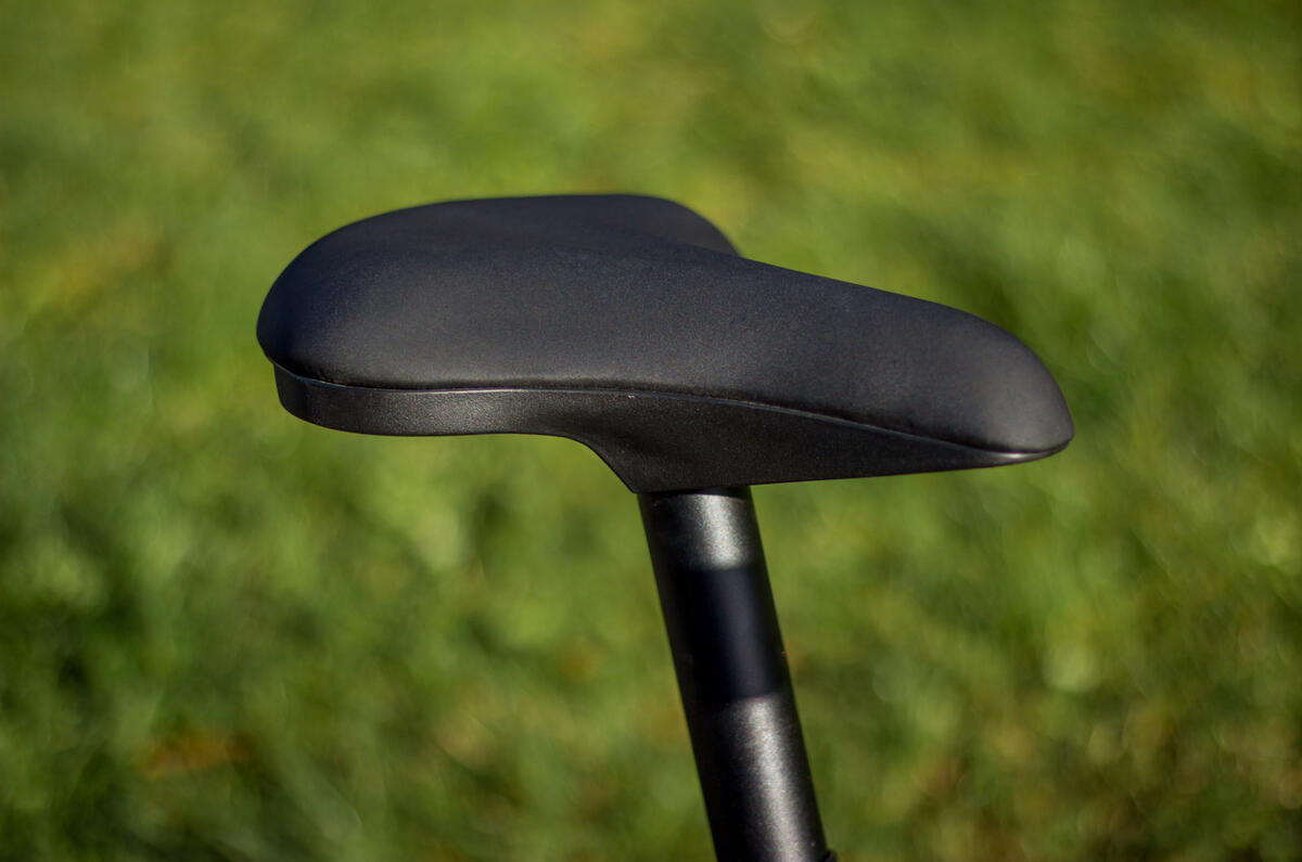 97 Vanmoof X3 MoveElectric ebike review saddle