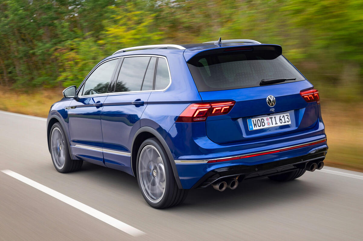 97 Volkswagen Tiguan R 2021 official images tracking rear 97 Volkswagen Tiguan R 2021 official images tracking rear