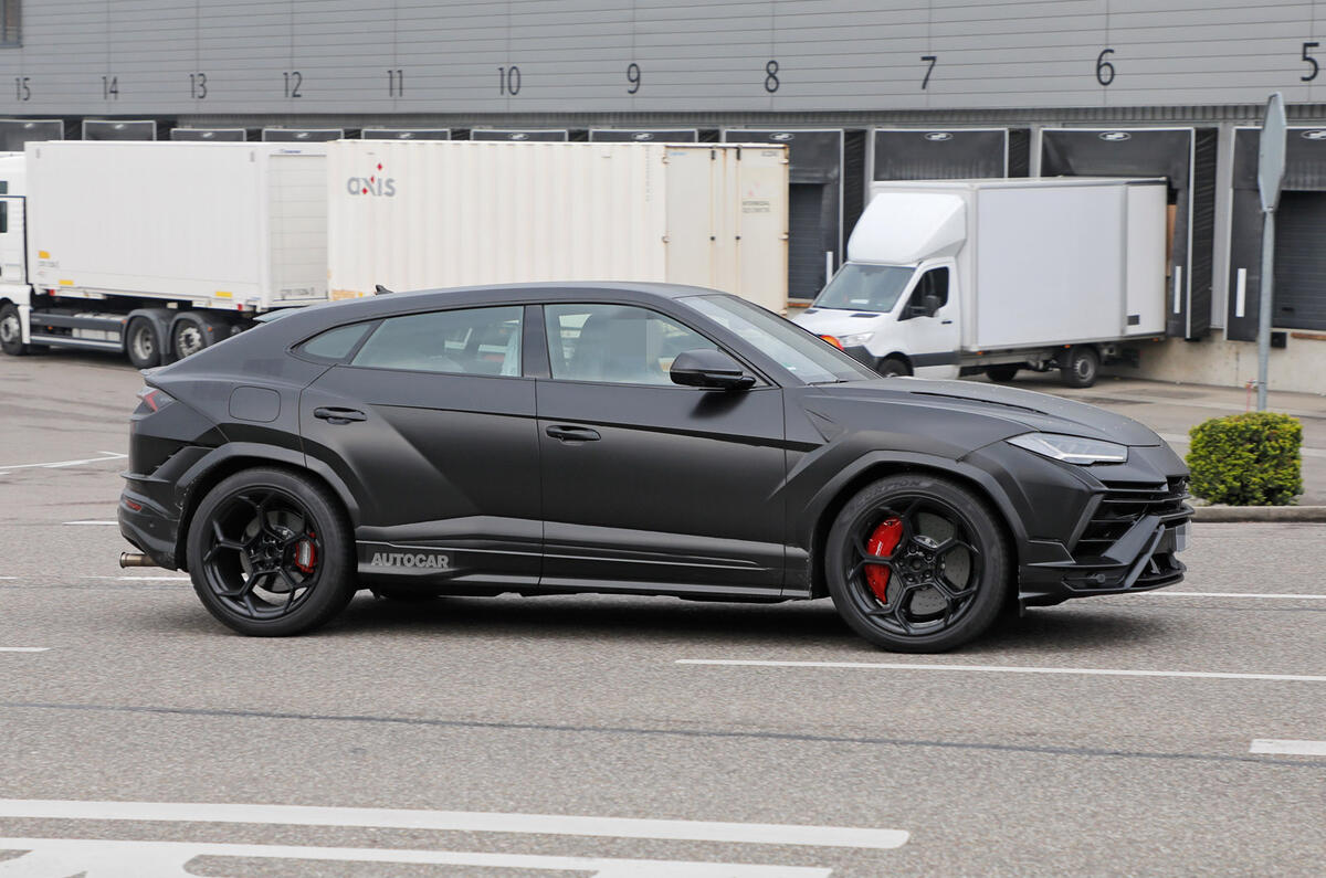 97 Lamborgini Urus side profile  97 Lamborgini Urus side profile