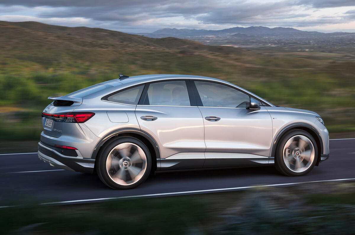 98 Audi Q4 etron 2021 official reveal tracking side 98 Audi Q4 etron 2021 official reveal tracking side